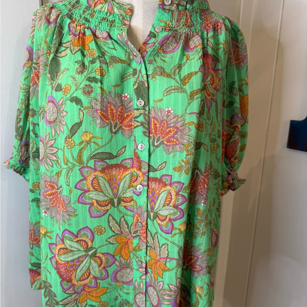 Rose & Olive Green Floral Button-Front Blouse detailed neckline SzM